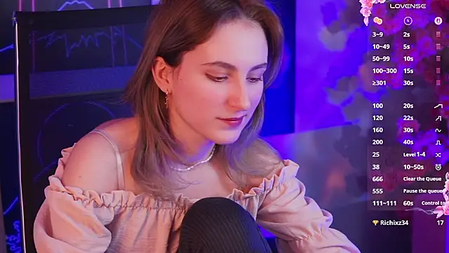 LuxRayi live sex cam