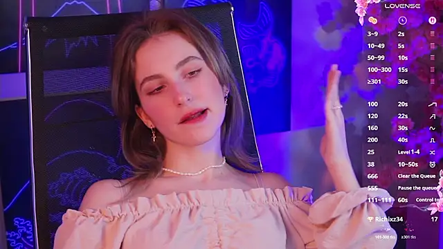 LuxRayi's cam snapshot