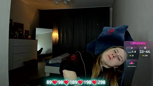 Olivia_Munk's cam snapshot