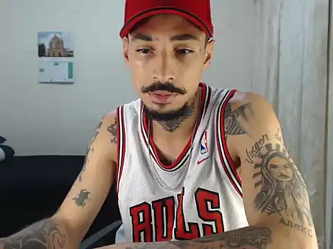 emiliano_hottt's cam snapshot