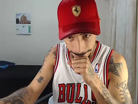 emiliano_hottt's cam snapshot