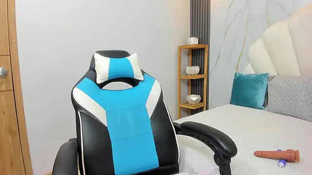 Lizzie_Williams_'s cam snapshot