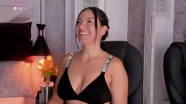 Megan-8's cam snapshot