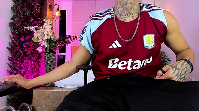 Donovan_Desmond's cam snapshot