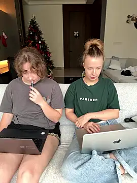 Nura_n_Sarah's cam snapshot