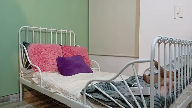 Emerald_Sparkles_'s cam snapshot