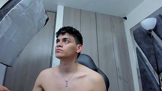 Yef_Thin live sex cam