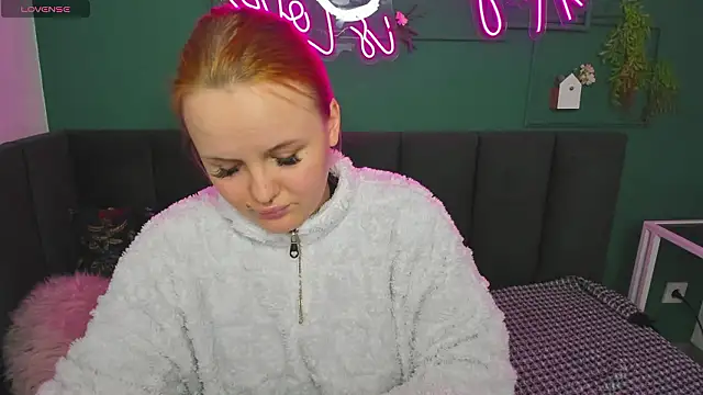 PamelaLloyd's cam snapshot