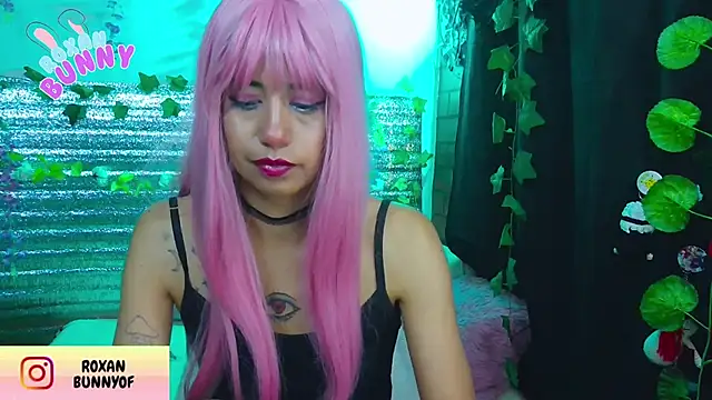 Roxanbunny1's Stripchat show and profile