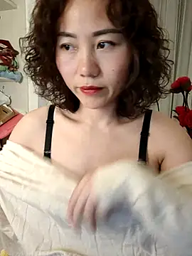 nini10052025's cam snapshot