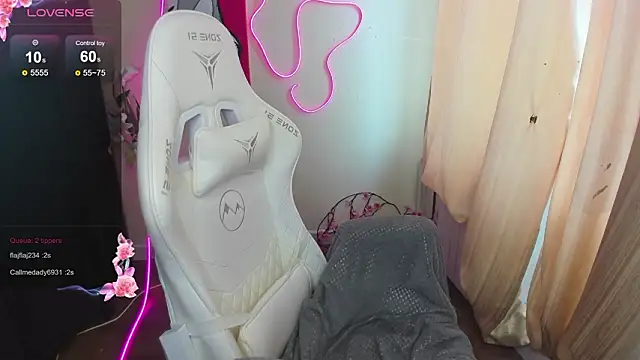 AliceeinWonderlanddd's cam snapshot