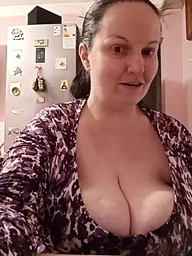 BustyLadyAlma live sex cam