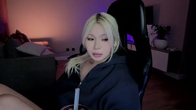 RileyMee's cam snapshot