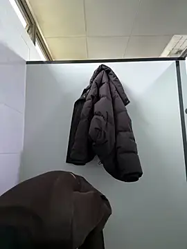 so-linger live sex cam