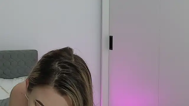 SophieWild's cam snapshot