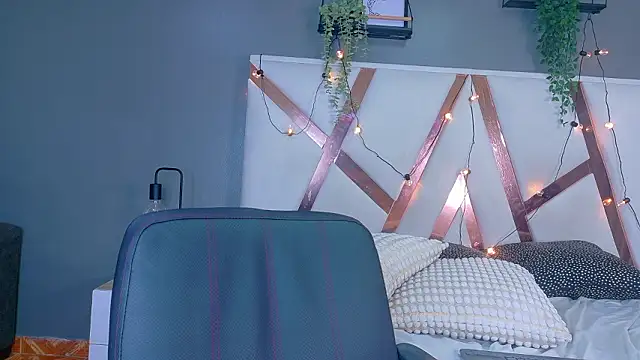 EmmaLou__'s cam snapshot