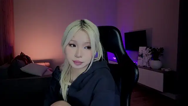 RileyMee's cam snapshot