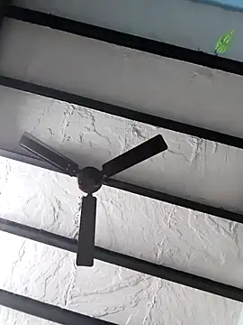 Yours-Zeenat's cam snapshot