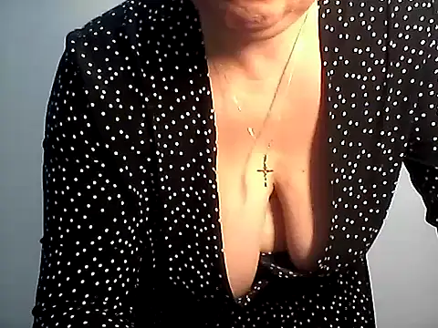 EllaLove2277's cam snapshot