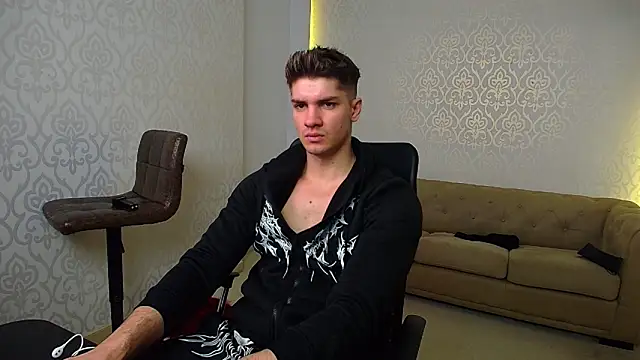 MaxKaiden live sex cam