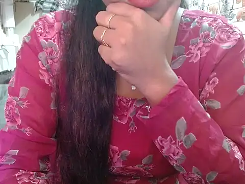 LovingPihu's cam snapshot