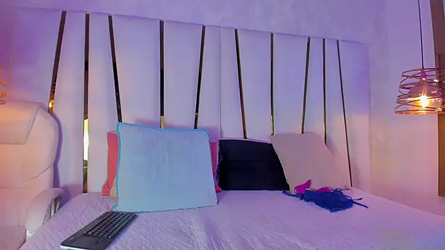 SofiaGlow_'s cam snapshot