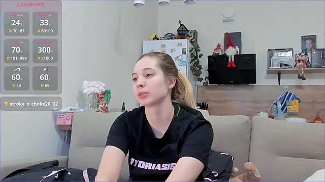 Girl_alone_home live sex cam