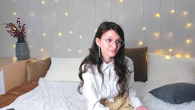 ThoraMarola live sex cam