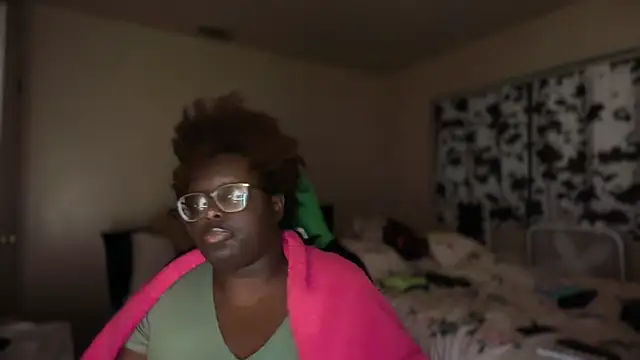 -Yagurlwest's cam snapshot