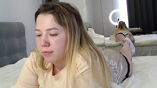 Embersweetbunny's cam snapshot