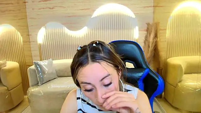 katalina_r_'s cam snapshot