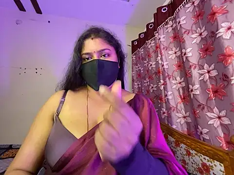 LouleyRanii live sex cam