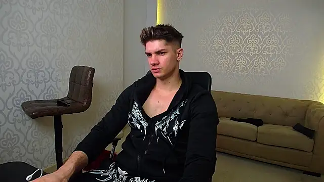 MaxKaiden live sex cam