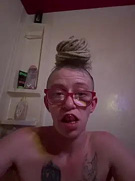 Stonermama666420 live sex cam