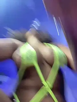 riri_brunnete live sex cam