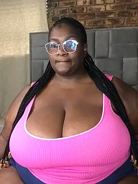 bustytitsxxx's cam snapshot