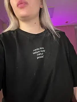 HugeBoobsAlice's cam snapshot