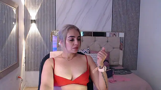 ashley__tylor's cam snapshot