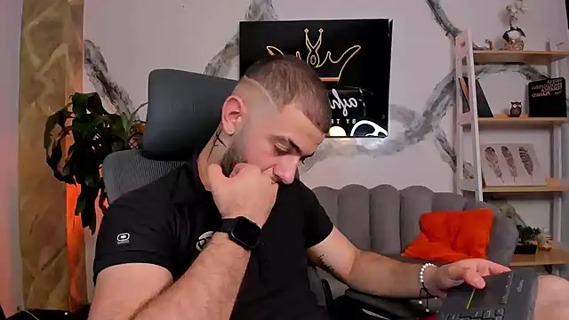 MaximusClark live sex cam