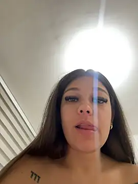 Alyshanon18 live sex cam