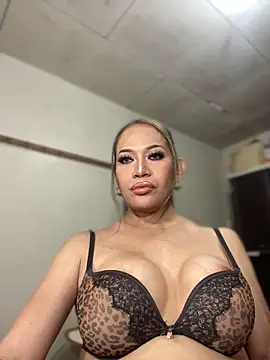 HugeKatarinaTS's Stripchat show and profile