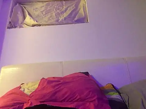 Pilote19 live sex cam