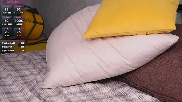 HollieCollelo live sex cam