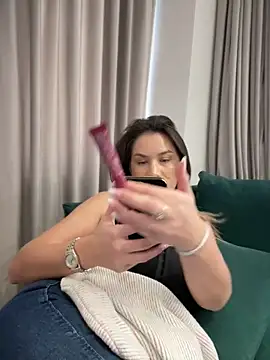 HotXMom_'s cam snapshot