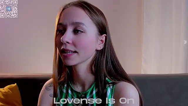 FalineDowlen live sex cam