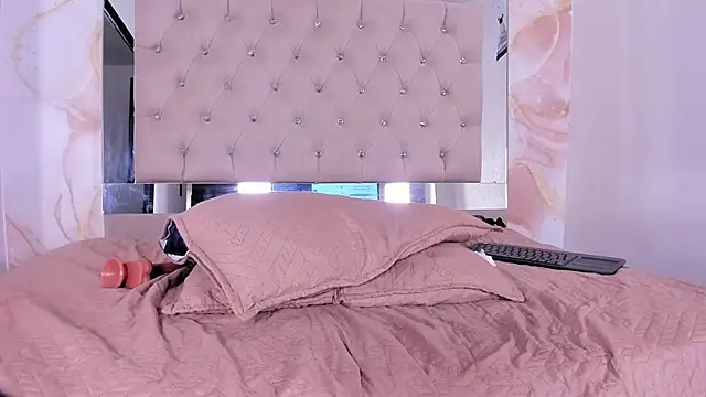 Luna_Tylor's cam snapshot