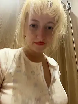 RonnieKiss live sex cam