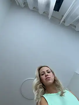 streetdoll live sex cam