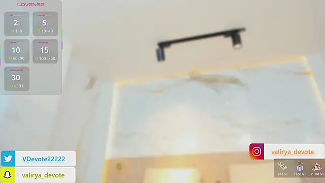 valirya_devote live sex cam