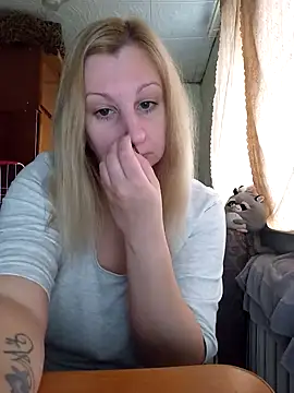 BustyBlond's cam snapshot